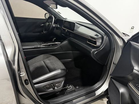 Used 2023 Toyota Crown XLE image 22