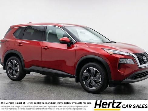 Used 2025 Nissan Rogue SV image 1