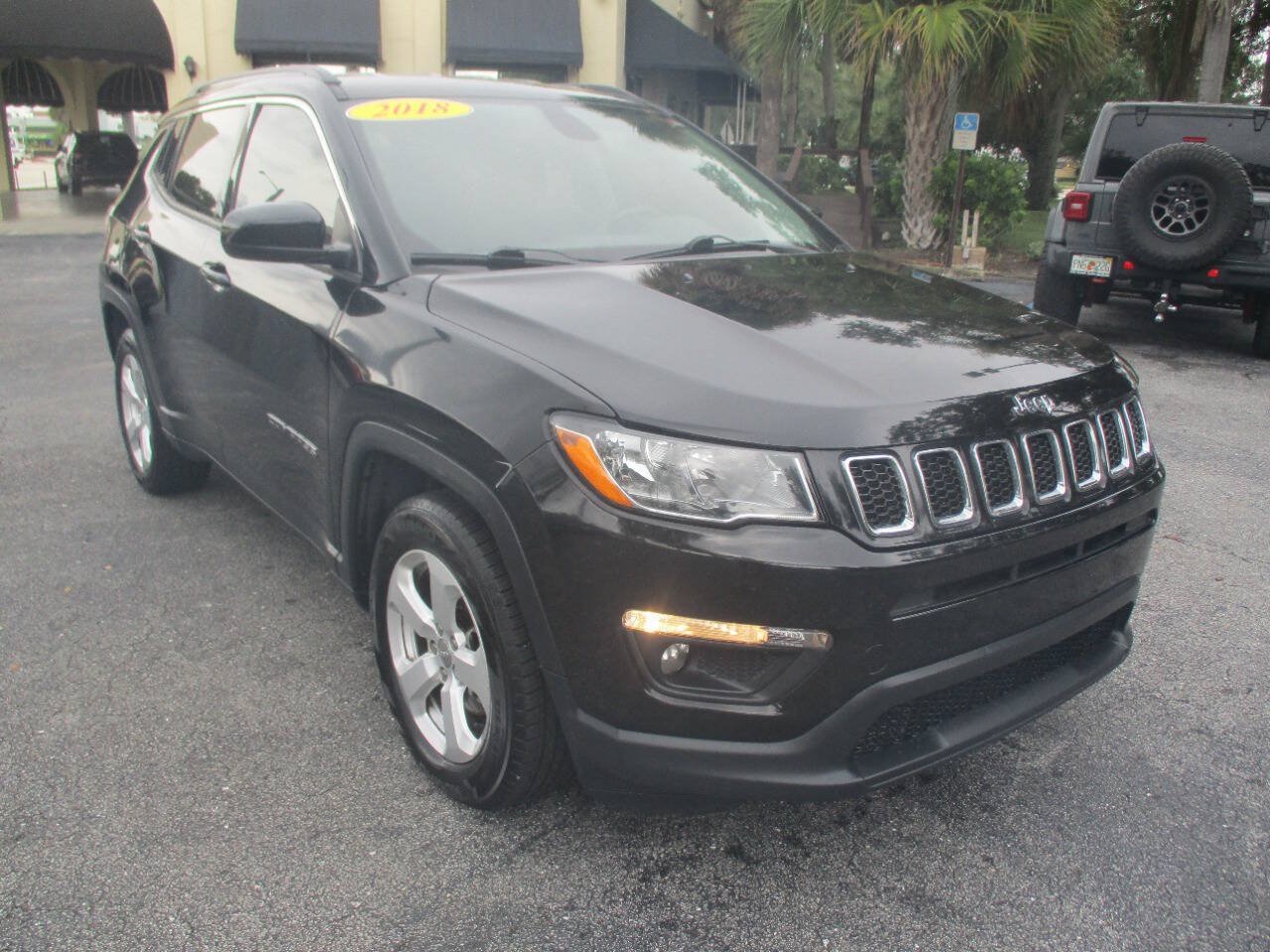 Used 2018 Jeep Compass Latitude w/ Popular Equipment Group FWD image 2