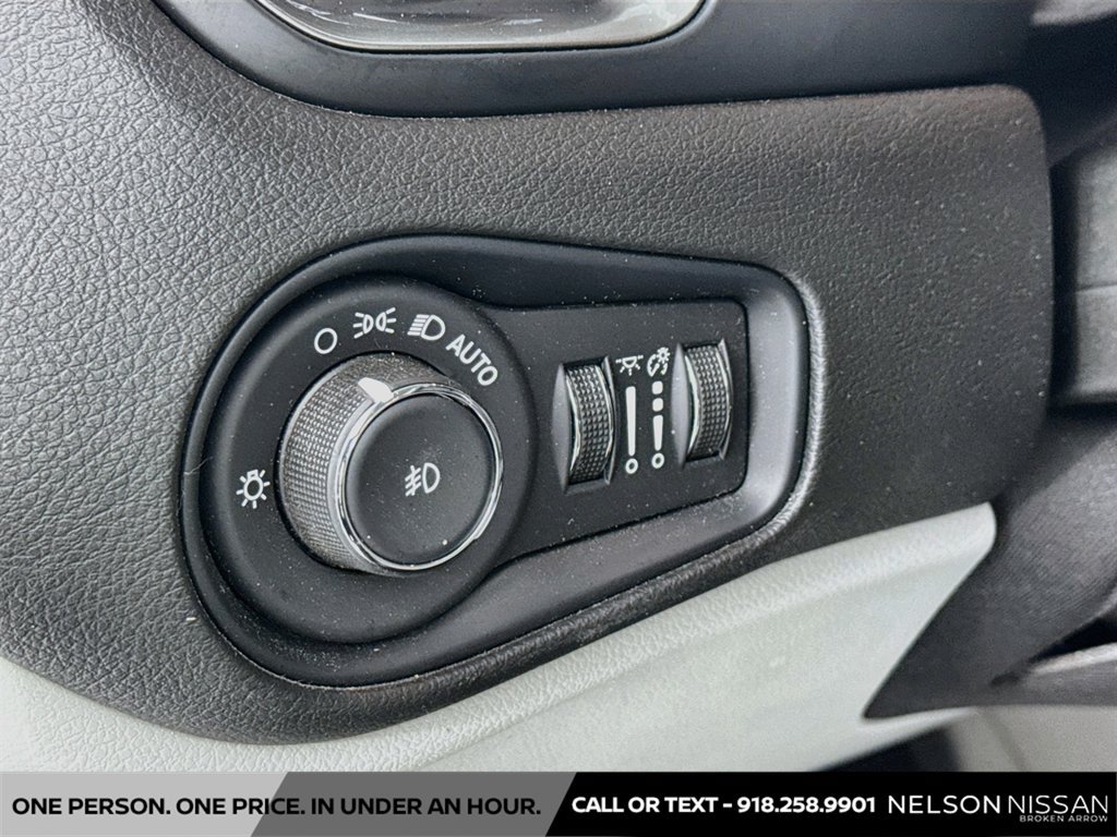 Used 2022 Jeep Renegade Latitude w/ Convenience Group AWD/4WD image 10