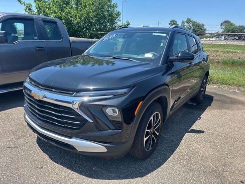 Used 2025 Chevrolet TrailBlazer LT FWD image 12