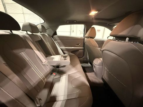 Used 2025 Hyundai Elantra SEL image 29