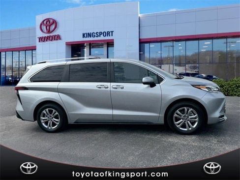 Used 2023 Toyota Sienna Platinum image 6