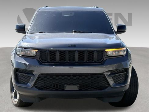 Used 2024 Jeep Grand Cherokee Altitude AWD/4WD image 13
