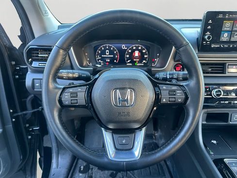 Used 2025 Honda Pilot Elite image 12