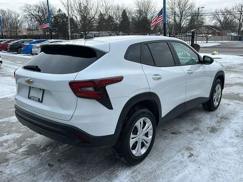Used 2025 Chevrolet Trax LS image 5