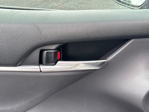 Used 2019 Toyota Camry LE w/ Convenience Package FWD image 9