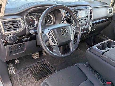 Used 2018 Nissan Titan SV image 2
