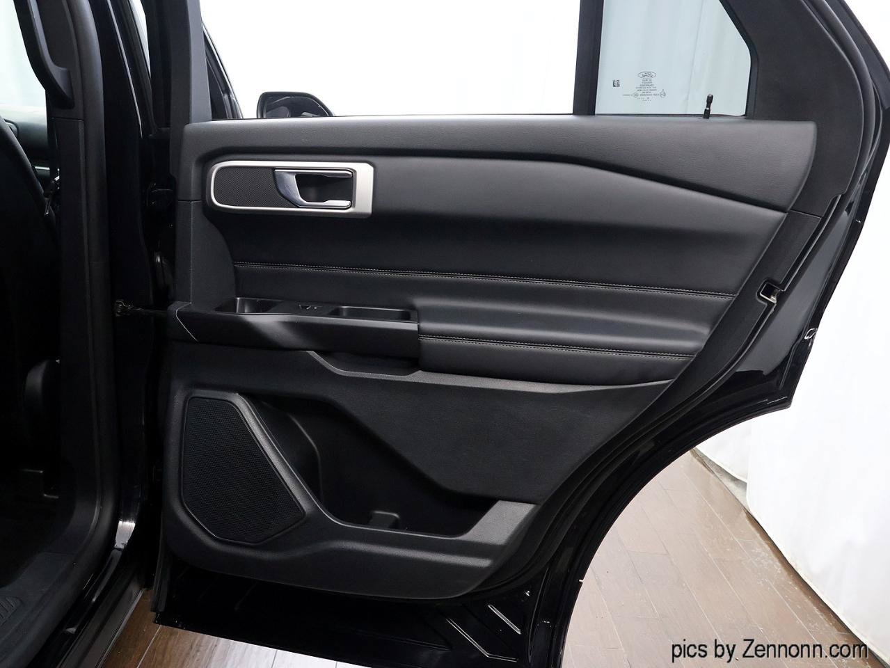 Used 2020 Ford Explorer XLT w/ Equipment Group 202A AWD/4WD image 35