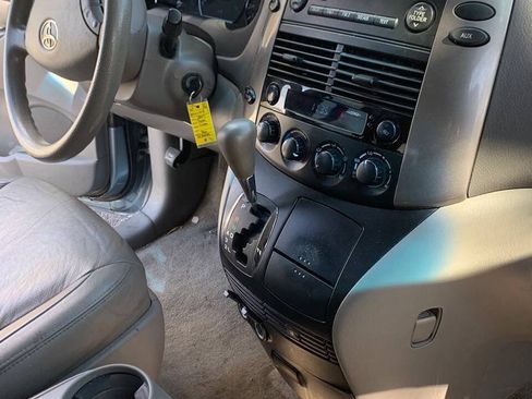 Used 2007 Toyota Sienna LE FWD image 3