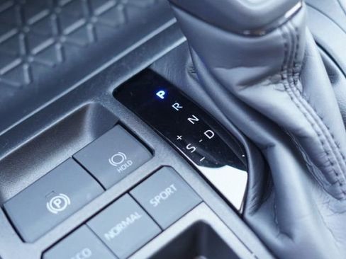 Certified 2025 Toyota RAV4 LE FWD image 32