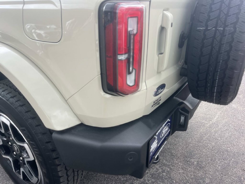 Used 2025 Ford Bronco Outer Banks AWD/4WD image 12