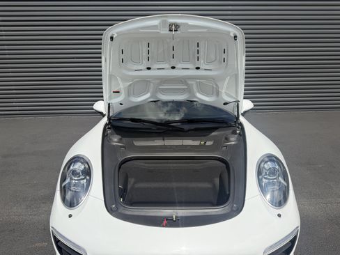 Certified 2018 Porsche 911 Targa 4 GTS AWD/4WD image 18