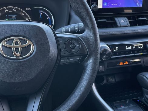 Used 2025 Toyota RAV4 XLE image 15