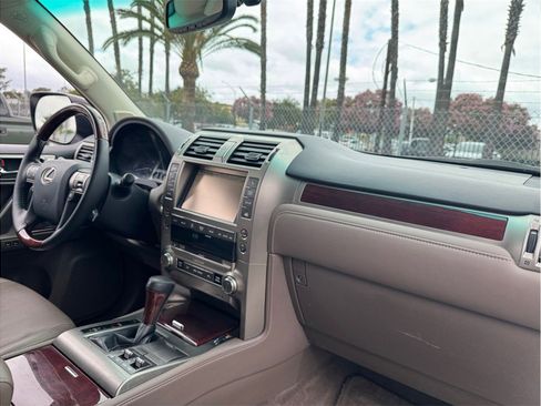 Used 2015 Lexus GX 460 w/ Premium Package AWD/4WD image 25