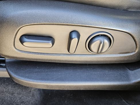 Used 2018 Chevrolet Traverse LT image 11