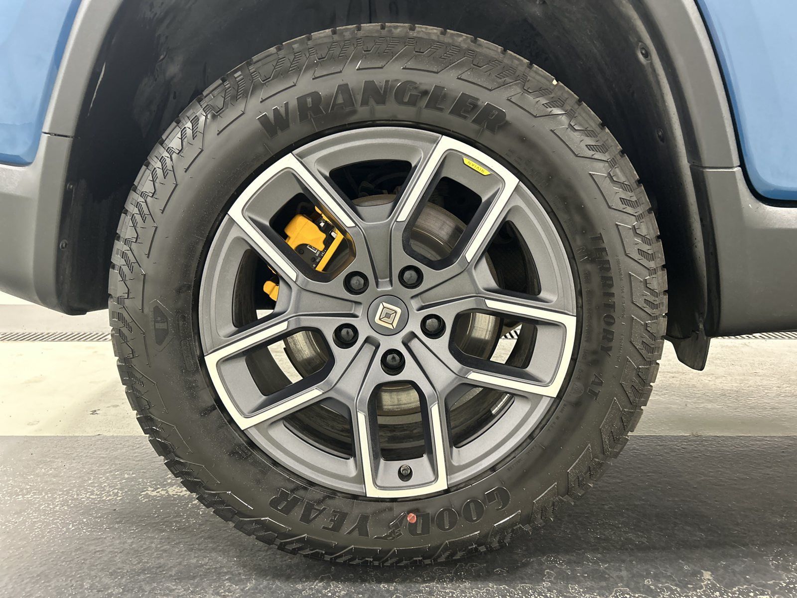 Used 2022 Rivian R1T Adventure AWD/4WD image 12