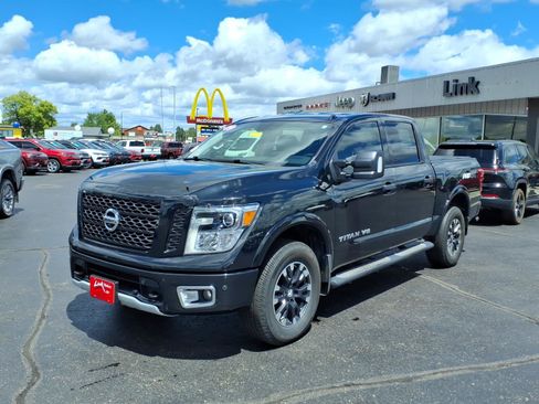 Used 2019 Nissan Titan PRO-4X w/ Pro-4x Convenience Package AWD/4WD image 8