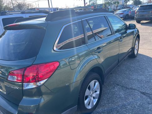 Used 2011 Subaru Outback 2.5i Premium image 4