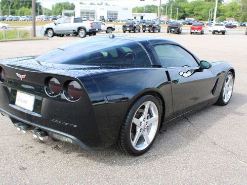 Used 2005 Chevrolet Corvette Coupe w/ Preferred Equipment Group RWD image 11