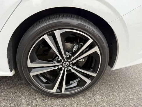 Used 2023 Nissan Sentra SR w/ SR Premium Package image 16