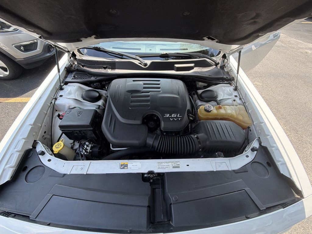 Used 2013 Dodge Challenger SXT RWD image 11