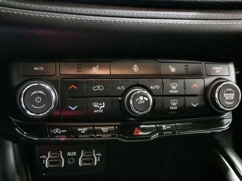 Used 2024 Dodge Durango SXT AWD/4WD image 17