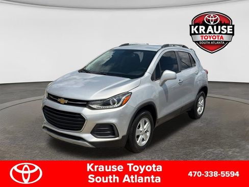 Used 2020 Chevrolet Trax LT w/ LT Convenience Package FWD image 3