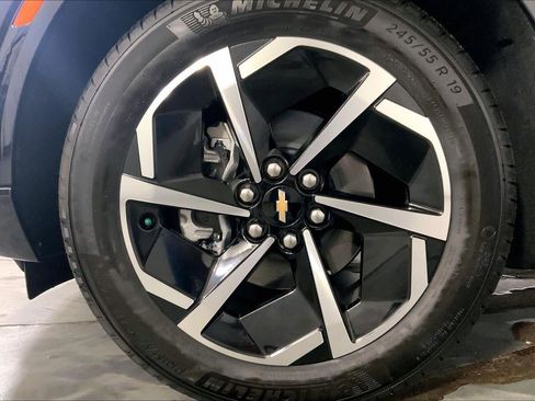 Used 2025 Chevrolet Equinox EV LT image 9