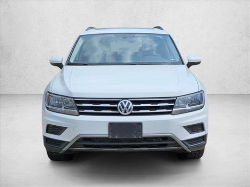 Used 2021 Volkswagen Tiguan SE w/ Panoramic Sunroof Package image 2