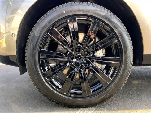 New 2026 Land Rover Range Rover SE image 17