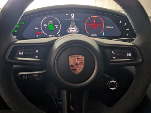 Used 2025 Porsche Taycan image 32