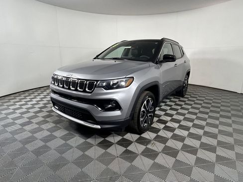Used 2023 Jeep Compass Limited w/ Sun and Sound Group AWD/4WD image 3