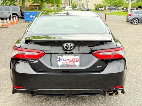 Used 2021 Toyota Camry SE image 5