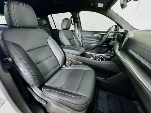 Used 2025 Chevrolet Traverse LT w/ Driver Confidence Package FWD image 15