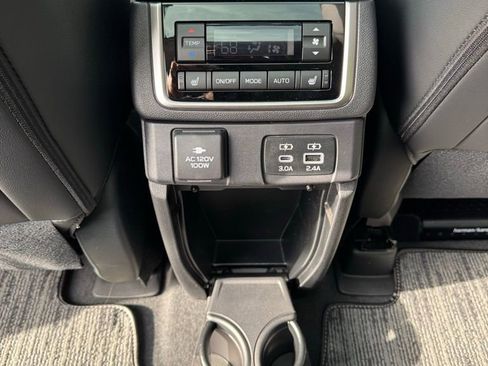 Used 2025 Subaru Ascent Touring AWD/4WD image 10
