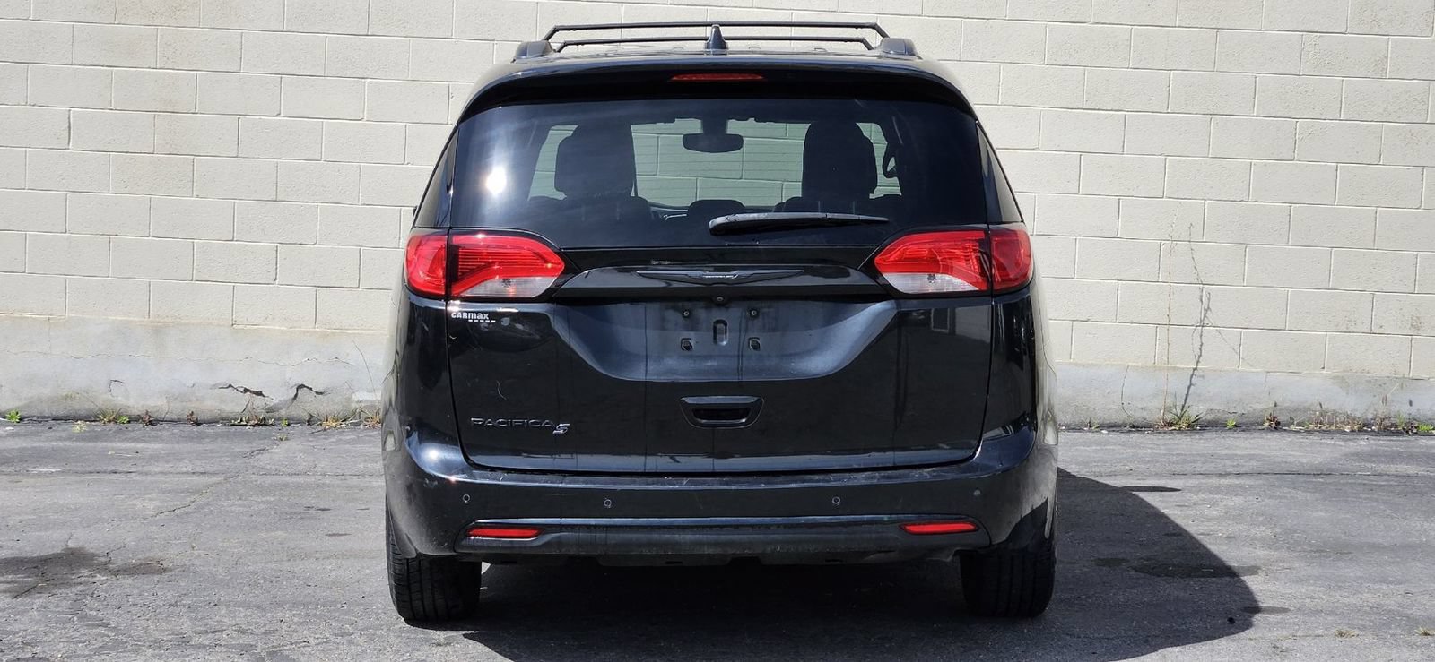 Used 2020 Chrysler Pacifica Touring-L Plus FWD image 4