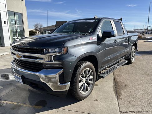 Used 2022 Chevrolet Silverado 1500 LT image 2