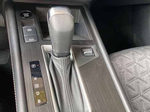 Certified 2025 Nissan Kicks SV AWD/4WD image 26