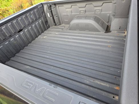Used 2022 GMC Sierra 1500 AT4 w/ AT4 Premium Package AWD/4WD image 7