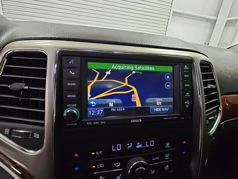 Used 2011 Jeep Grand Cherokee Limited w/ Luxury Group II image 15