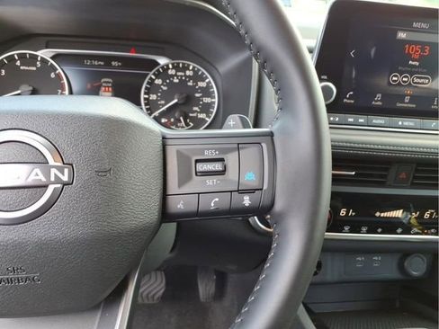 Used 2025 Nissan Rogue SV AWD/4WD image 26