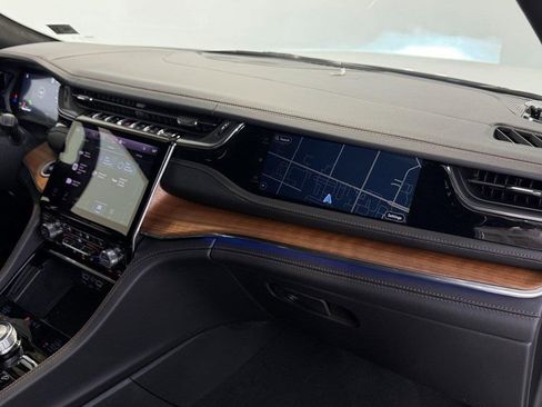 New 2025 Jeep Grand Cherokee Summit image 16