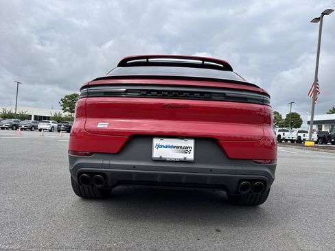Used 2024 Porsche Cayenne Coupe image 9