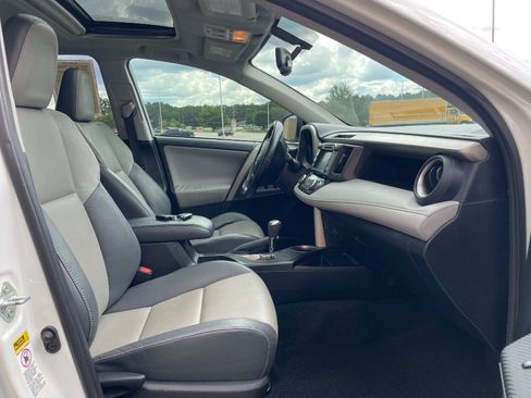 Used 2014 Toyota RAV4 Limited AWD/4WD image 21