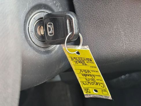 Used 2019 Honda HR-V LX image 36