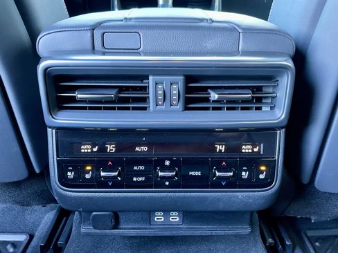 Used 2025 Lexus LX 600 4WD w/ Luxury Package image 26