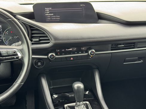 Used 2024 MAZDA MAZDA3 s image 17
