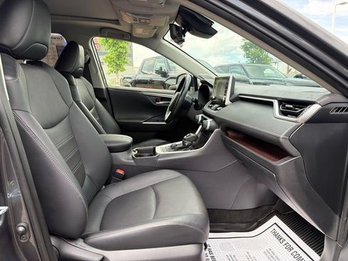 Used 2019 Toyota RAV4 Limited AWD/4WD image 12