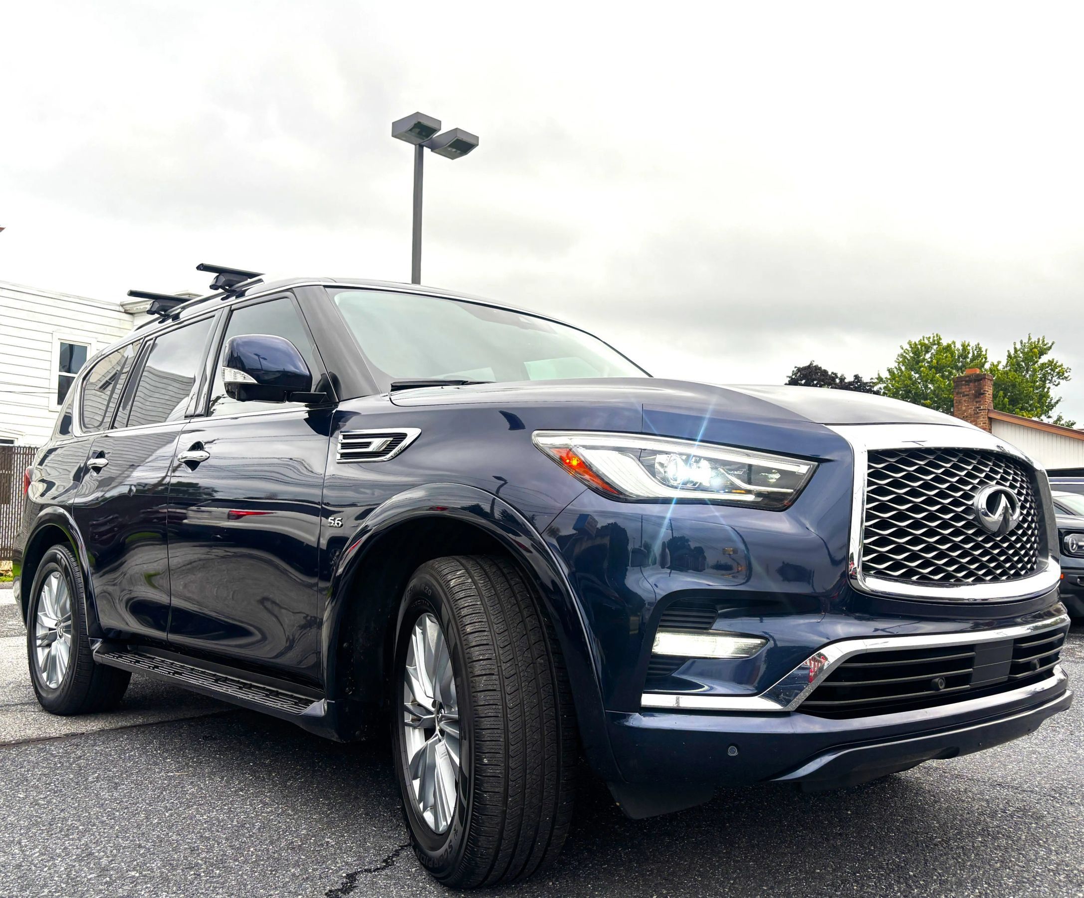 Used 2019 INFINITI QX80 Luxe AWD/4WD image 3